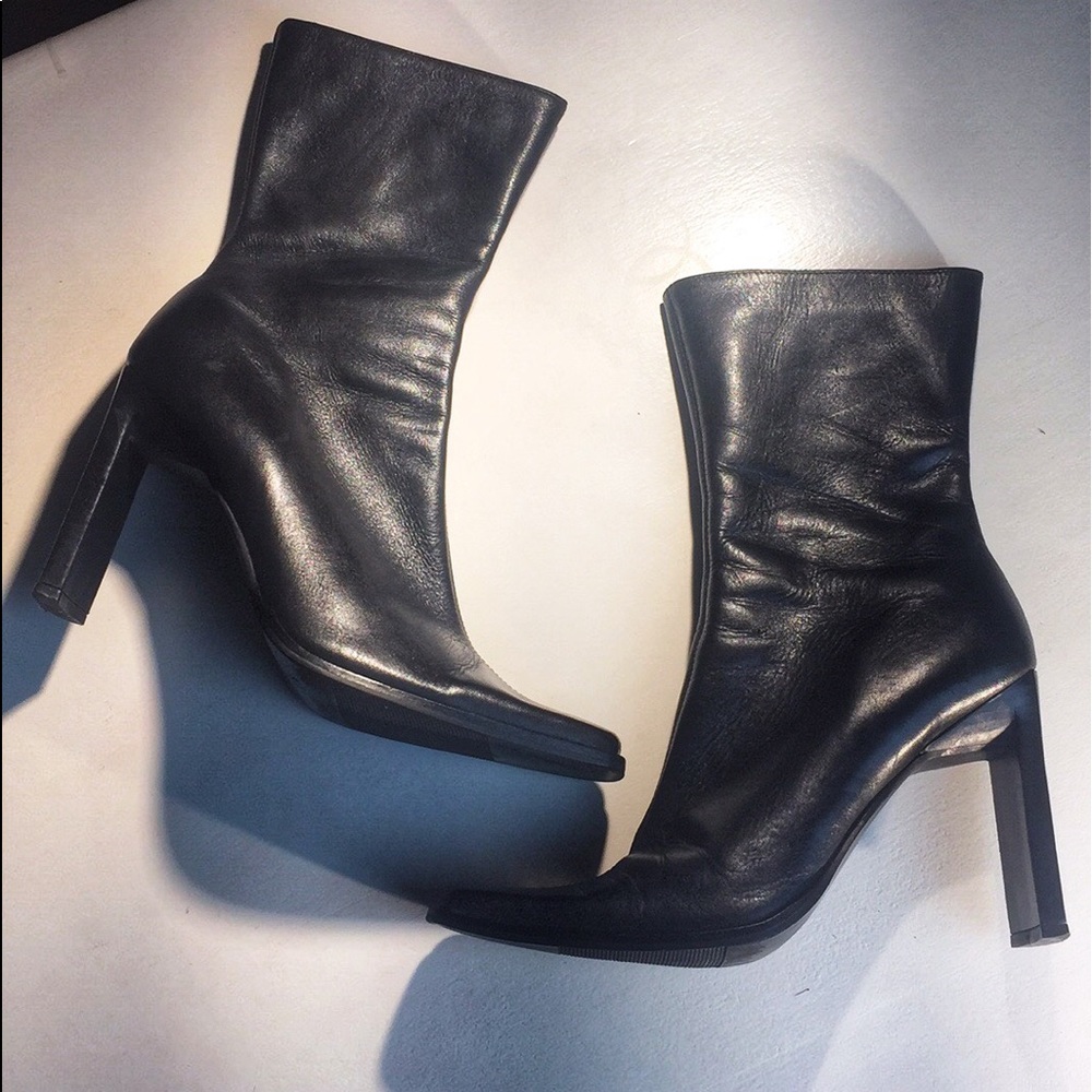 Steve Madden Black Leather Booties 🦋